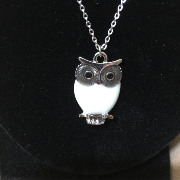 White Owl Necklace 18in Stainless Steel Chain - Picture 3 of 5